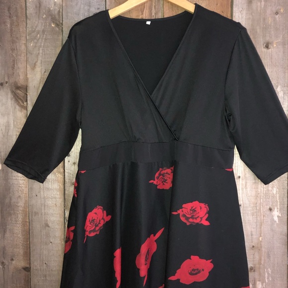Plus size black and red rose floral print 5XL dress - Picture 4 of 9